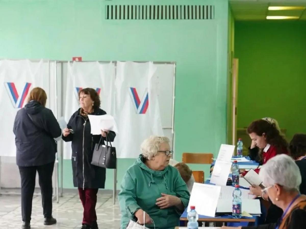 В Кемерове на участке в школе № 74 проголосовал Аргишти Симонян