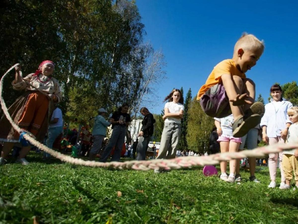 В селе Пача прошёл фестиваль «Пачинская тыква» с рекордным плодом