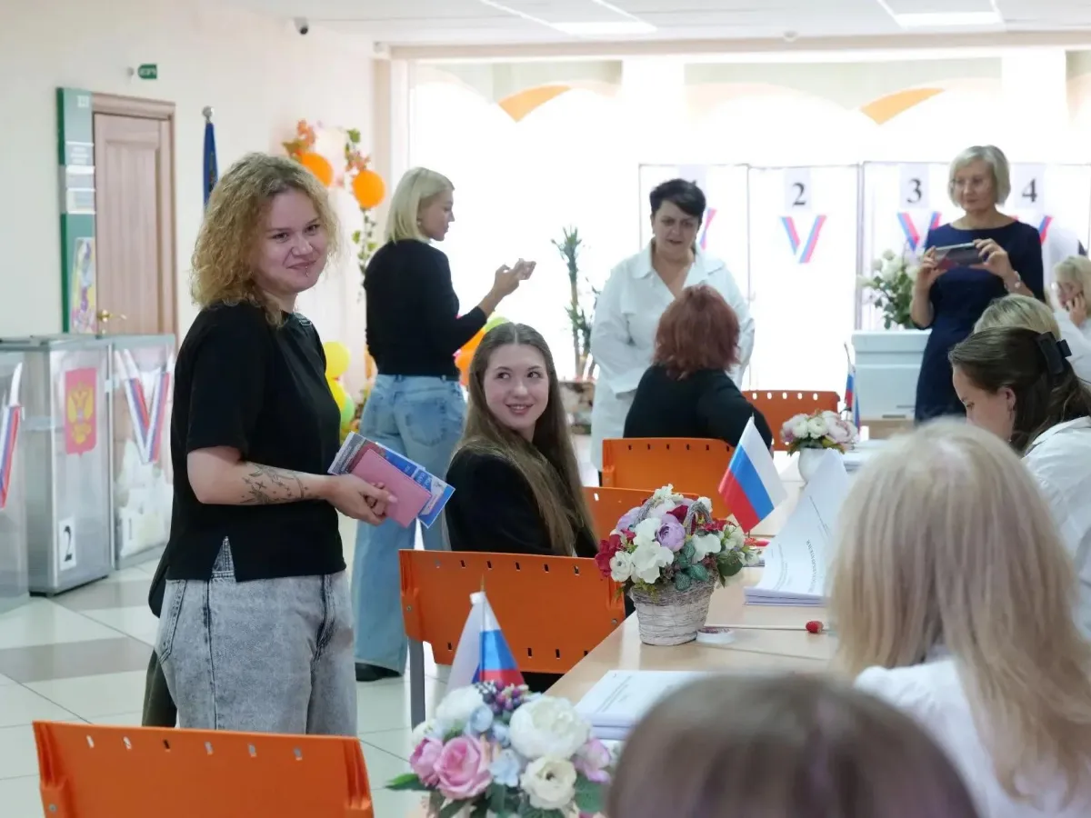В школе №14 Кемерова десять выпускников впервые проголосовали на избирательных участках