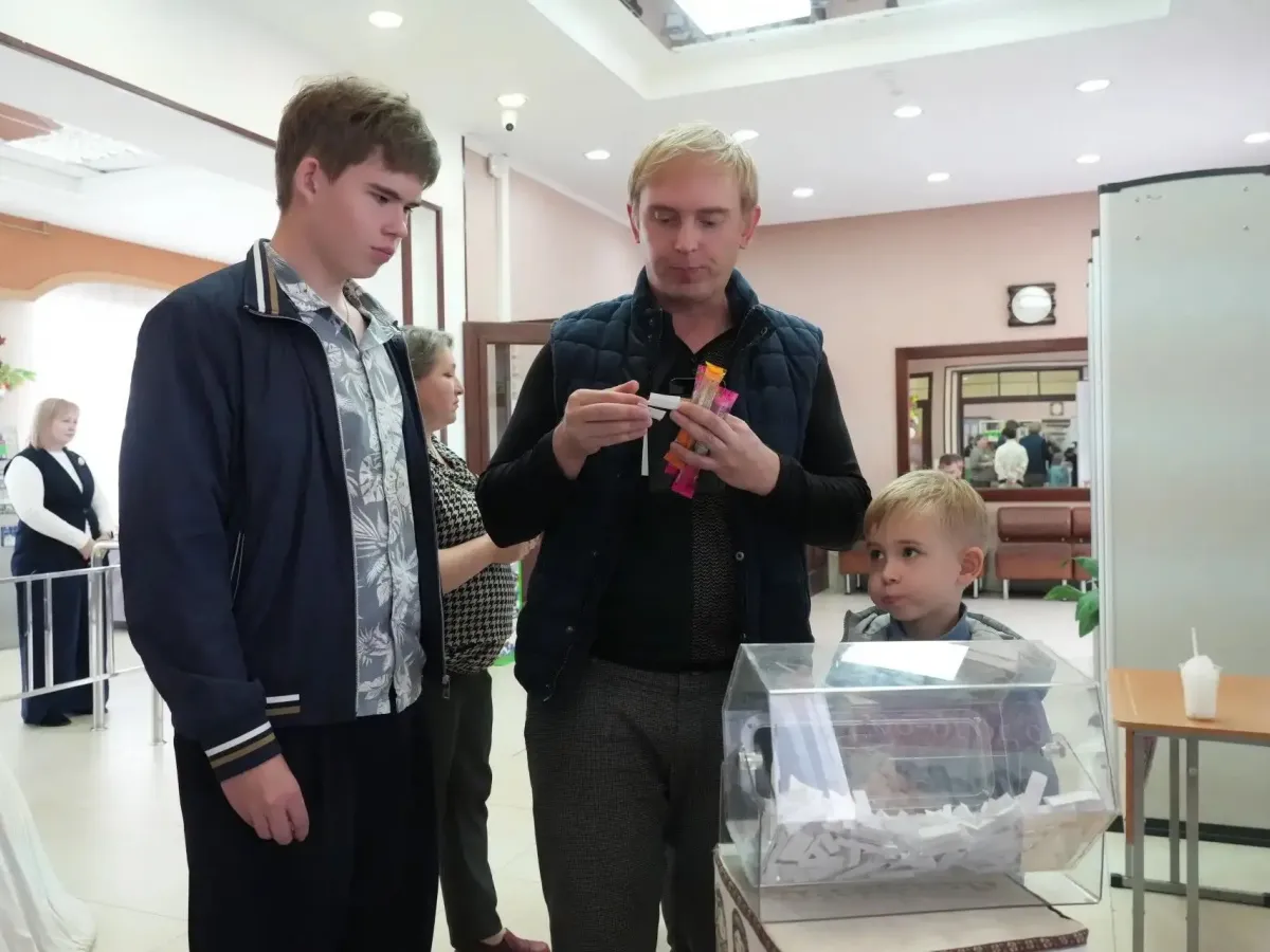 В Лесной Поляне на участках для голосования устроили праздник и медкабинет