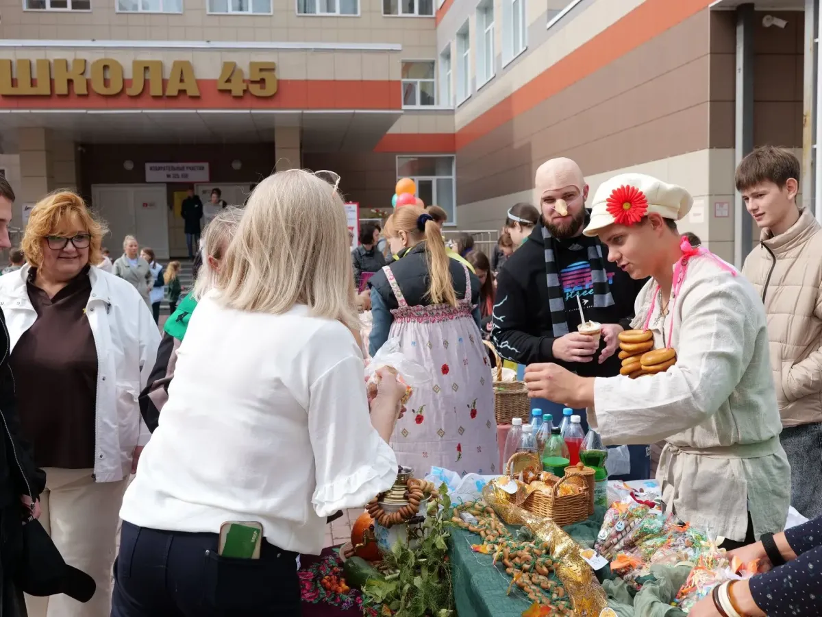 В Центральном районе Кемерова второй день выборов проходит с ярмарками и эстафетами
