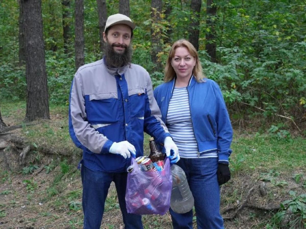 В Рудничном районе навели порядок в сосновом бору у кардиоцентра
