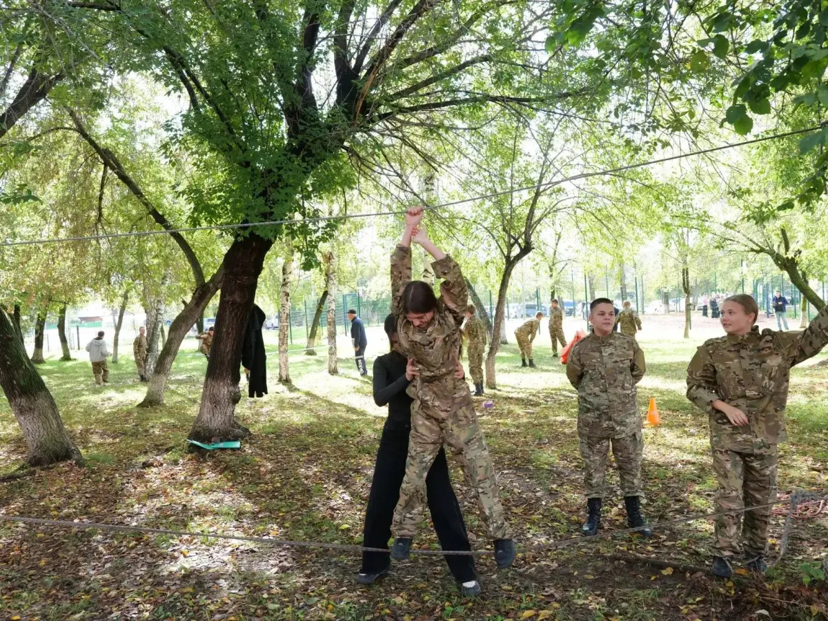 В школе №32 в жилом районе Пионер провели турслёт и старты по пожарно-спасательному спорту