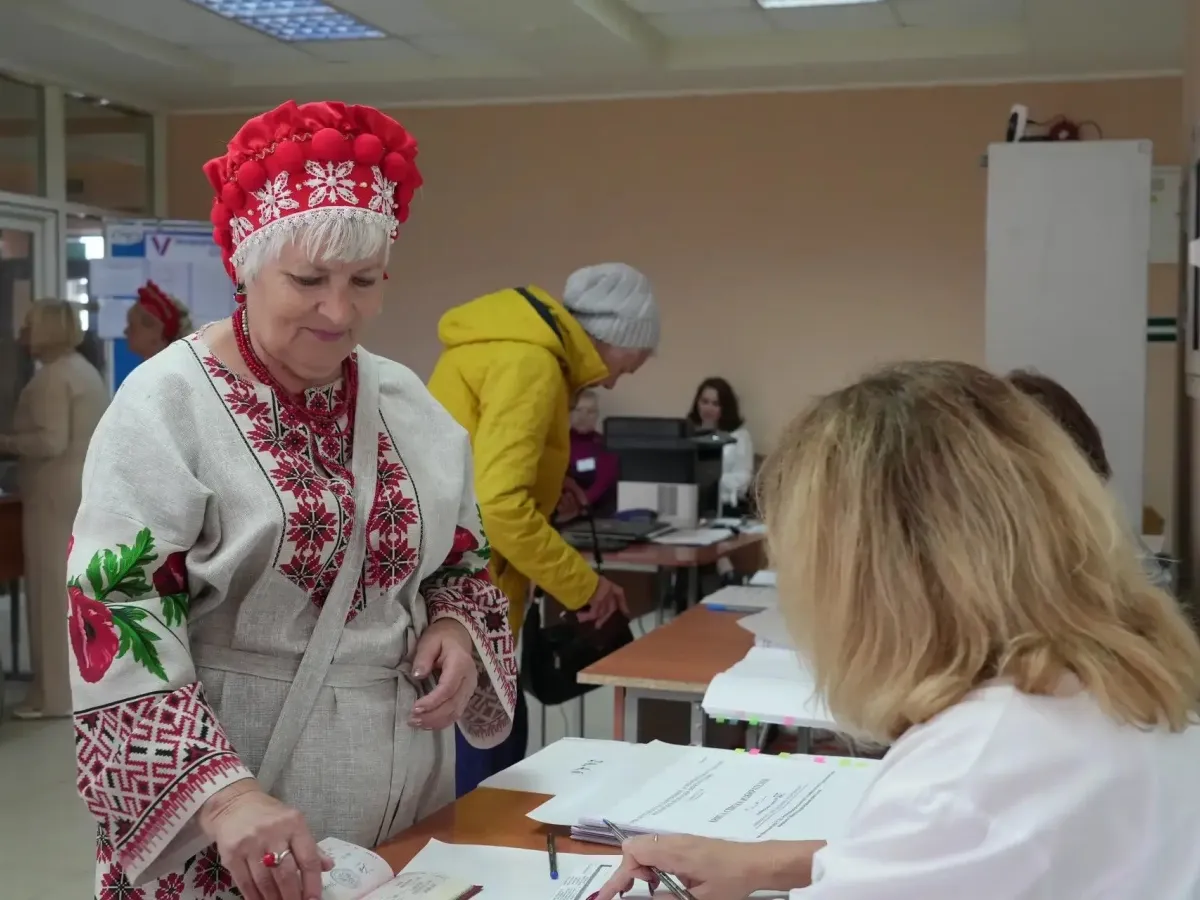 В Лесной Поляне на участках для голосования устроили праздник и медкабинет