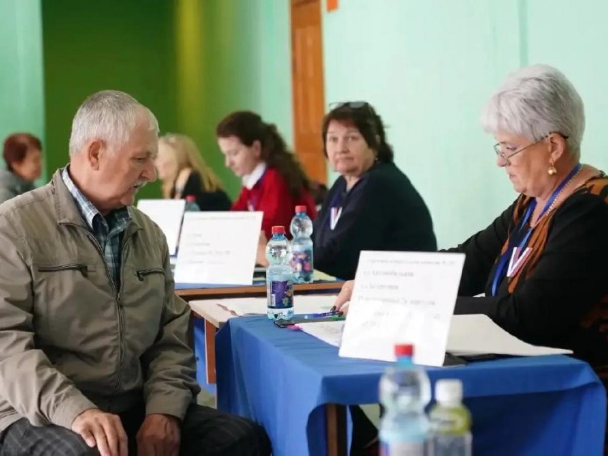 В Кемерове на участке в школе № 74 проголосовал Аргишти Симонян