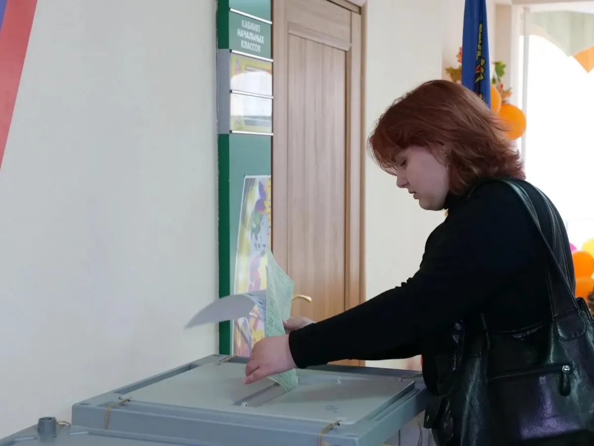 В школе №14 Кемерова десять выпускников впервые проголосовали на избирательных участках