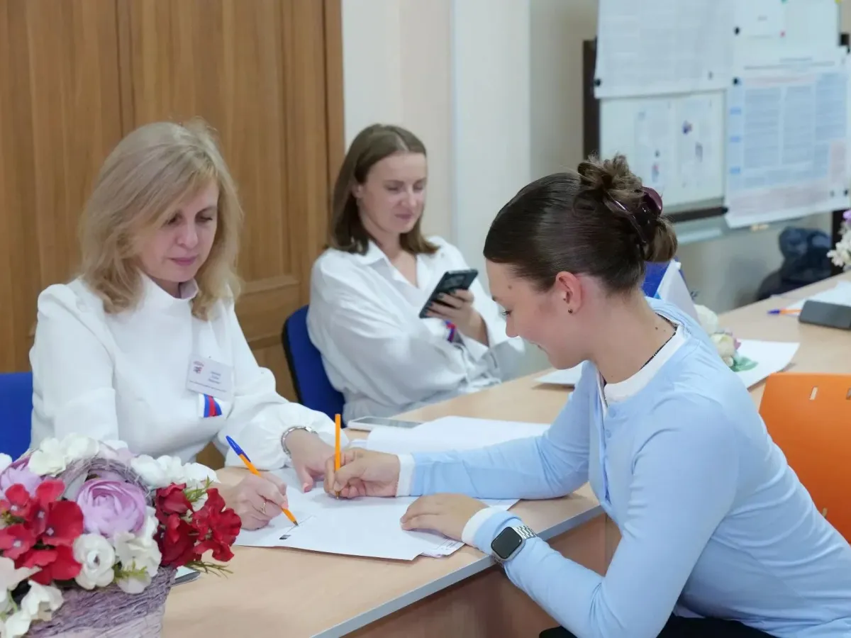 В школе №14 Кемерова десять выпускников впервые проголосовали на избирательных участках