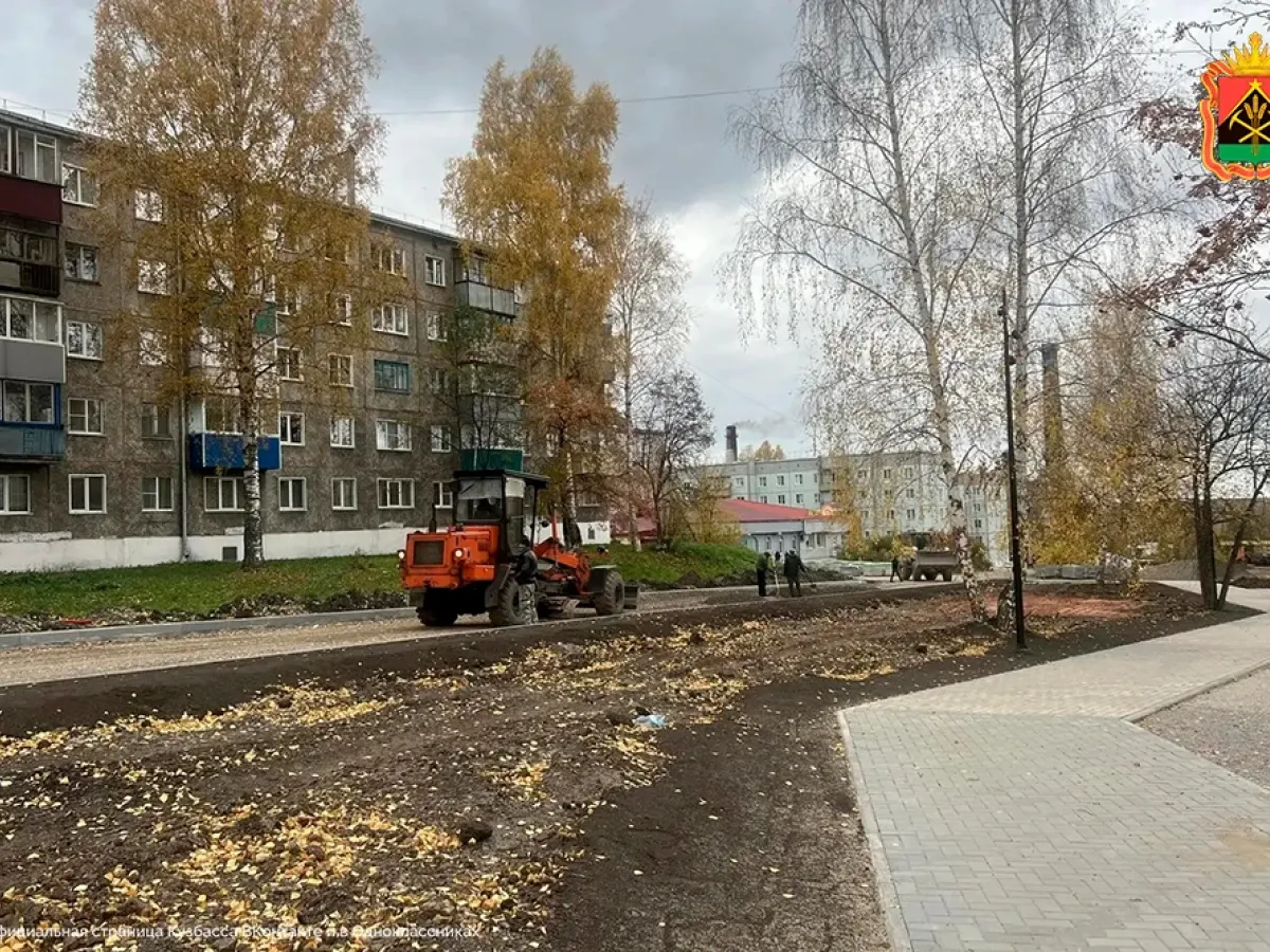 В Белове завершили благоустройство аллеи Юности — первого проекта-победителя конкурса