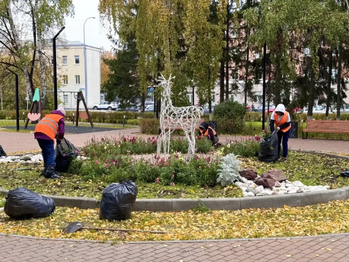 В Центральном районе Кемерова готовят цветники к осени и будущей высадке