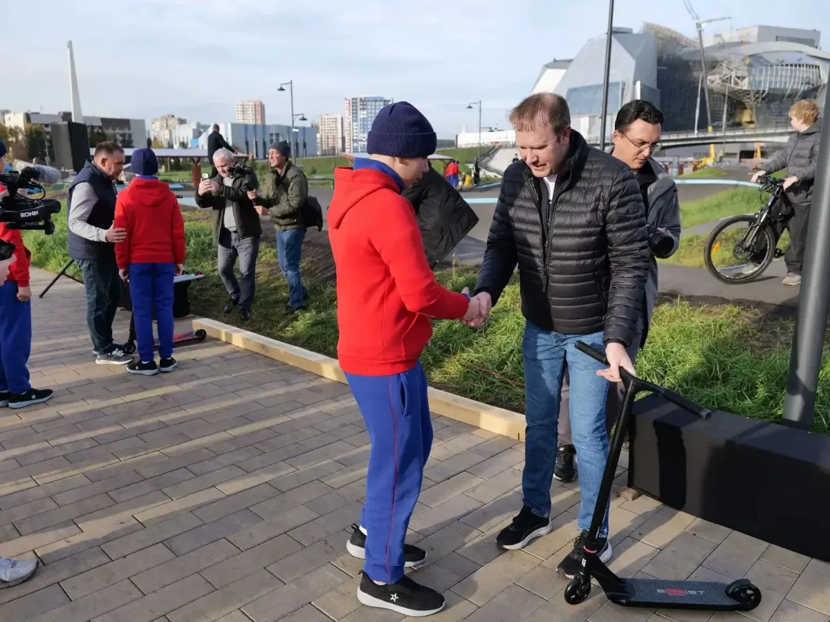 Кемеровскому Президентскому кадетскому училищу передали 50 трюковых самокатов