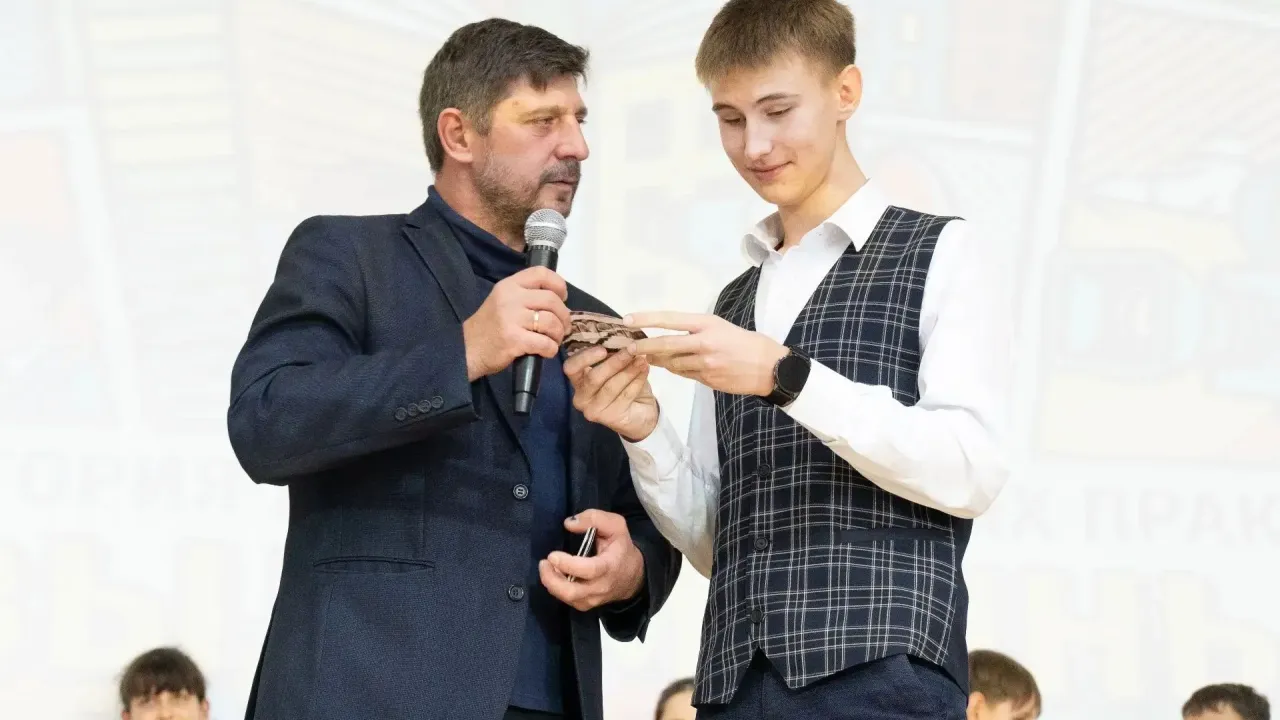 В кемеровских школах проходят мастер-классы по актёрскому мастерству от артистов театра — Кемерово Сейчас