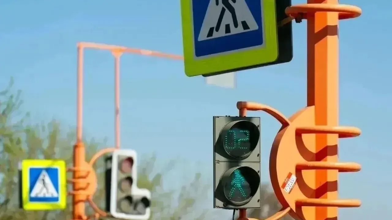 В Кемерове 23 сентября временно отключат светофор на перекрёстке пр. Шахтёров — ул. Ю. Смирнова — Кемерово Сейчас