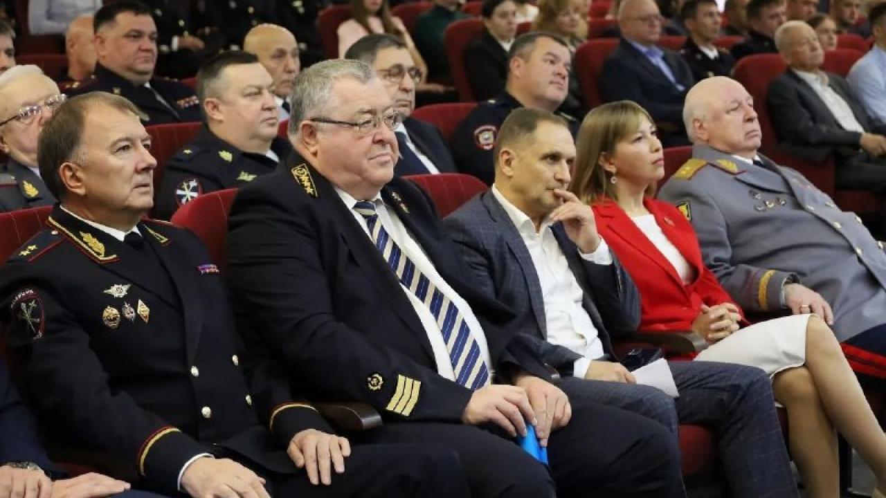 В Кузбассе чествовали сотрудников и ветеранов уголовного розыска — Кемерово Сейчас