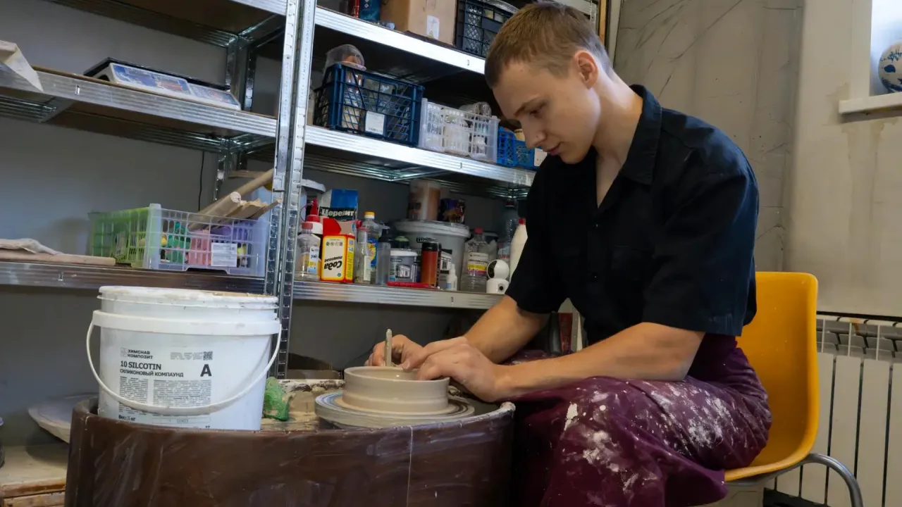 Кемеровчанин открыл керамическую студию благодаря социальному контракту — Кемерово Сейчас