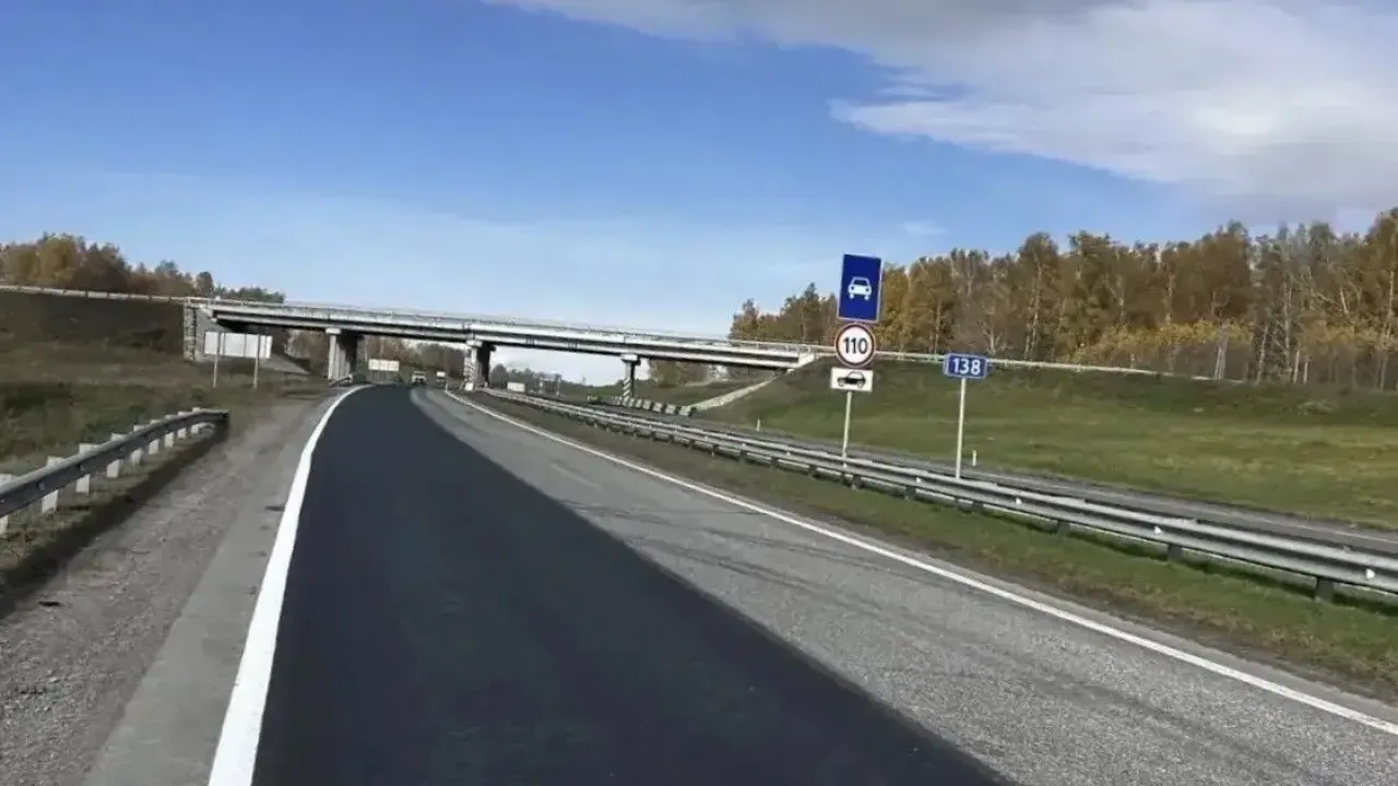 На автодороге Кемерово — Новокузнецк устранили колею на участке дороги — Кемерово Сейчас