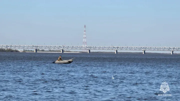 В районе Красной речки перевернулась лодка с двумя хабаровчанами — Хабаровск Сейчас