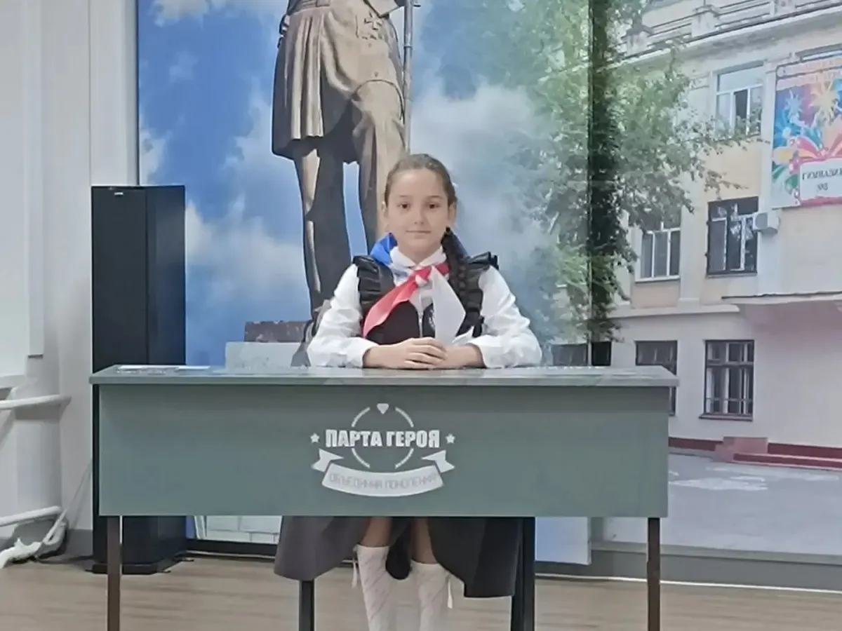 В хабаровской гимназии №5 открыли «Парту Героя» в честь маршала Малиновского