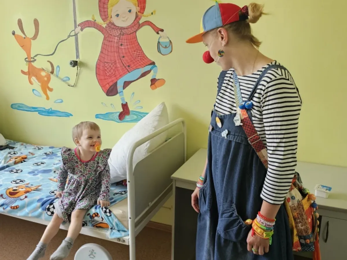 В Детскую краевую больницу Хабаровска приехал «Клоунский патруль»