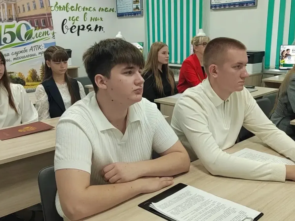 В Дмитриевском аграрном техникуме обсудили будущее агропромышленного комплекса