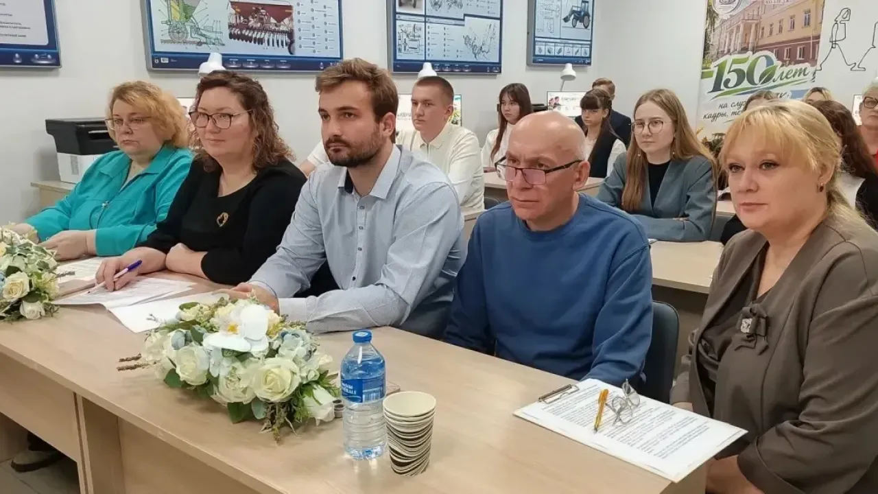 В Дмитриевском аграрном техникуме обсудили будущее агропромышленного комплекса — Курск Сейчас