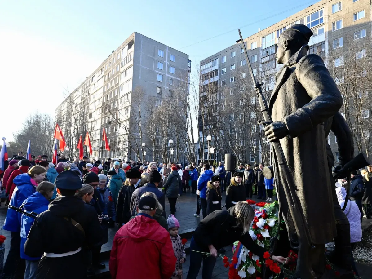 В Мурманске прошел митинг к годовщине разгрома немецко-фашистских войск в Заполярье