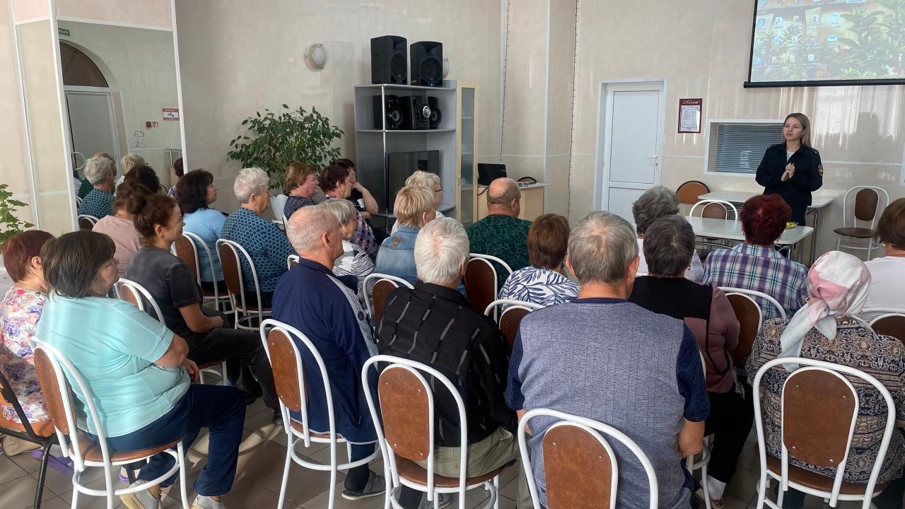 Госавтоинспекция провела акцию для пожилых пешеходов в рамках месячника «Засветись» — Нижний Новгород Сейчас