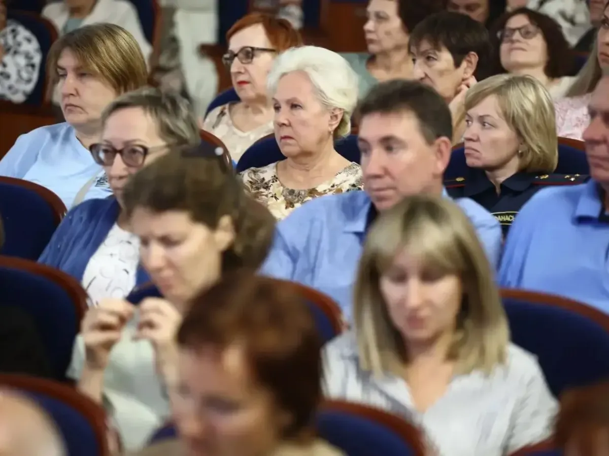 В Первомайском районе Новосибирска обсудили ремонт дорог, моста и соцобъектов