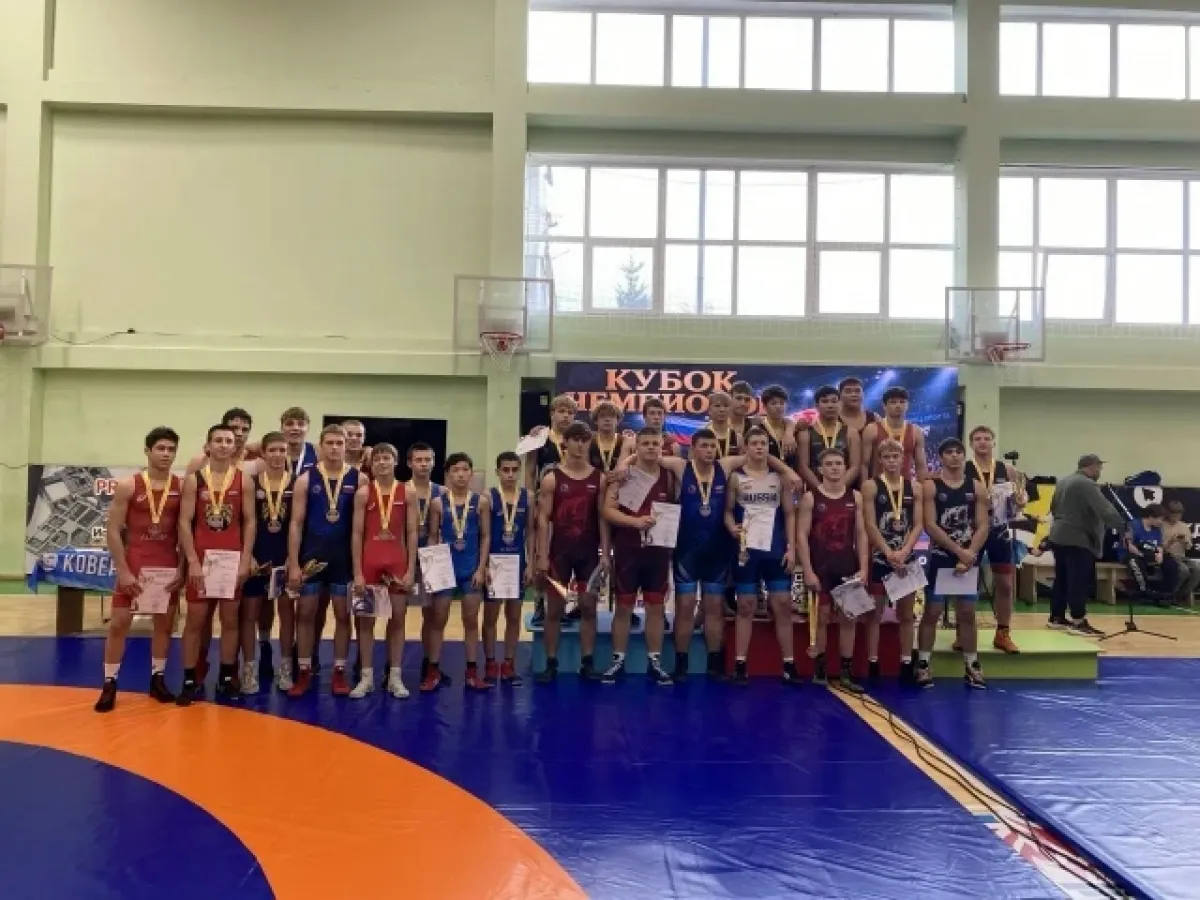 Новосибирские спортсмены завоевали медали в кёрлинге, бадминтоне, лёгкой атлетике, борьбе и снукере