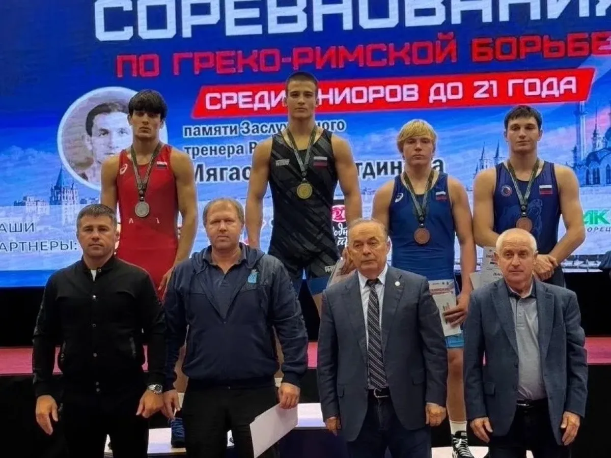 Новосибирские спортсмены завоевали медали в кёрлинге, бадминтоне, лёгкой атлетике, борьбе и снукере