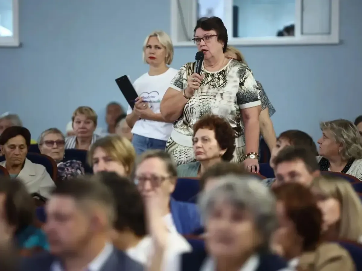 В Первомайском районе Новосибирска обсудили ремонт дорог, моста и соцобъектов