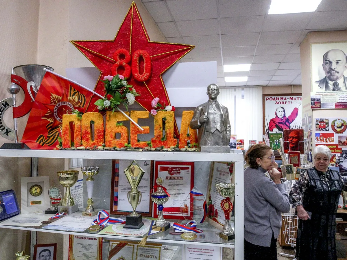 В школы и музеи ОбьГЭСа передали альманахи «Россия – страна Героев»