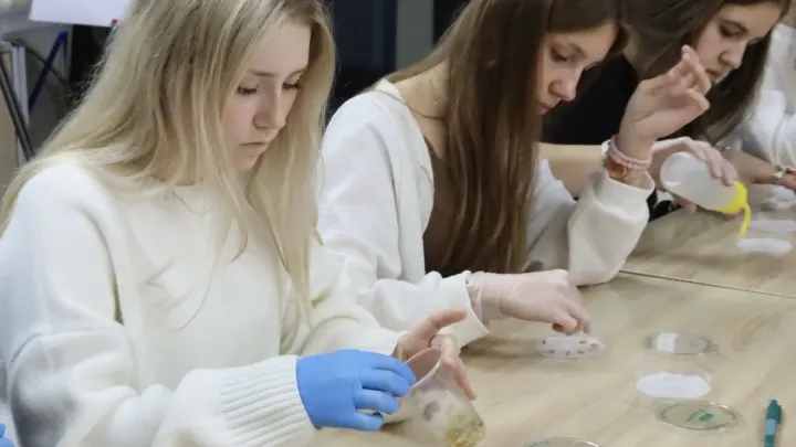 Школьники из Обнинска участвуют в смене «Коды Курчатова» в Калуге — Настоящий Обнинск