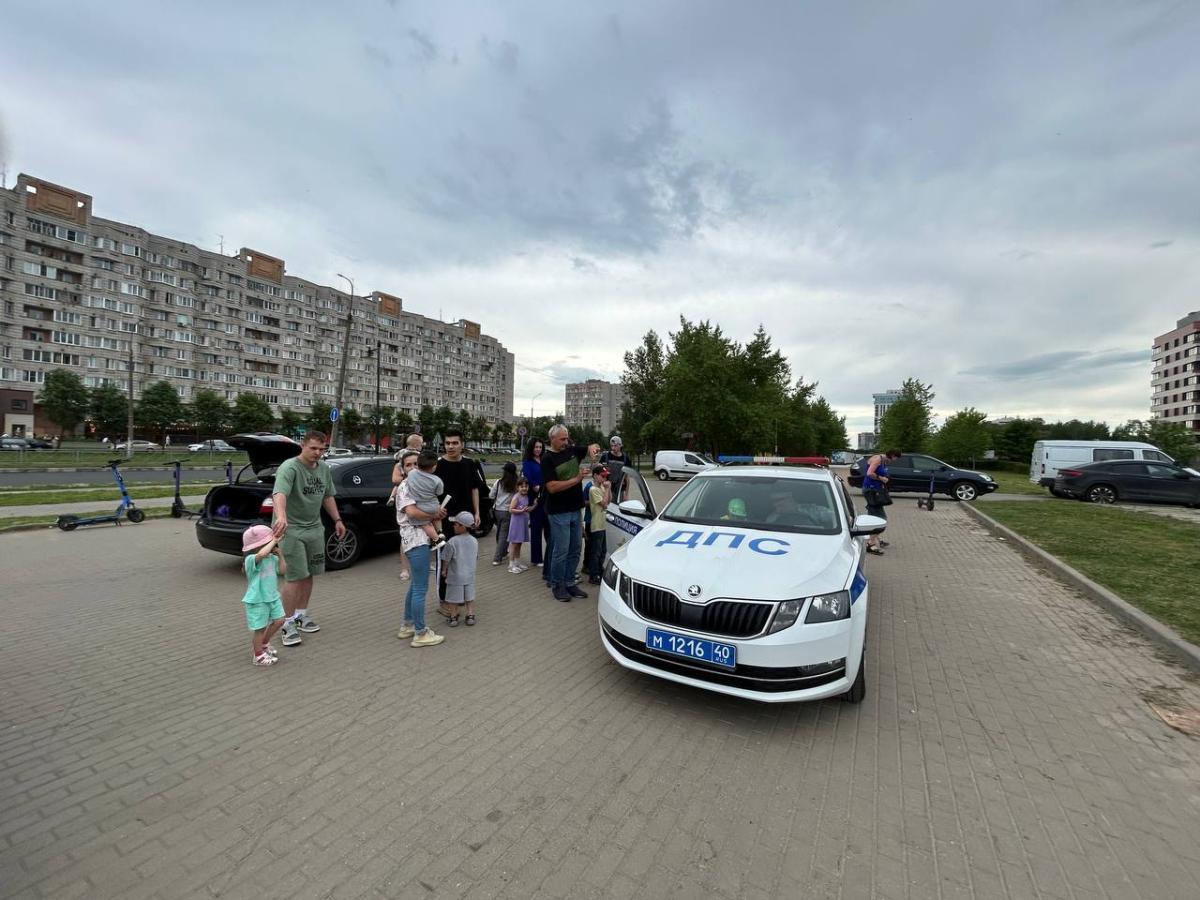 Сотрудники Госавтоинспекции г. Обнинск организовали праздник безопасности дорожного движения «Знай, помни, соблюдай» — Настоящий Обнинск