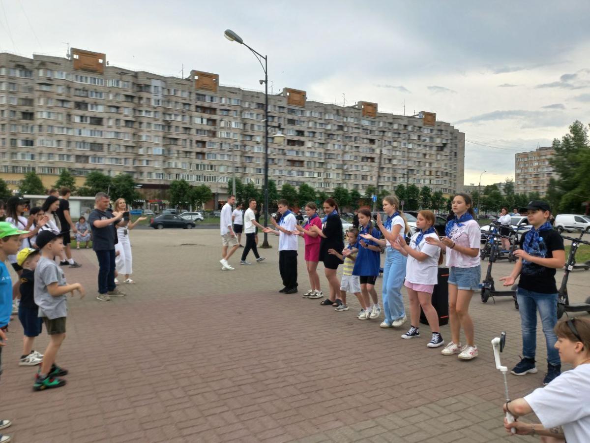 Сотрудники Госавтоинспекции г. Обнинск организовали праздник безопасности дорожного движения «Знай, помни, соблюдай» — Настоящий Обнинск