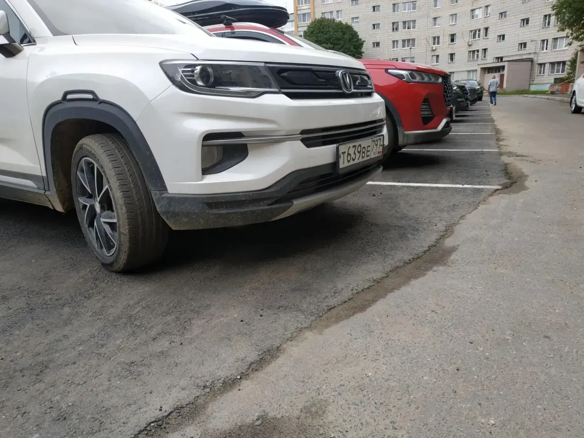 Во дворе на проспекте Маркса, 49 завершили благоустройство
