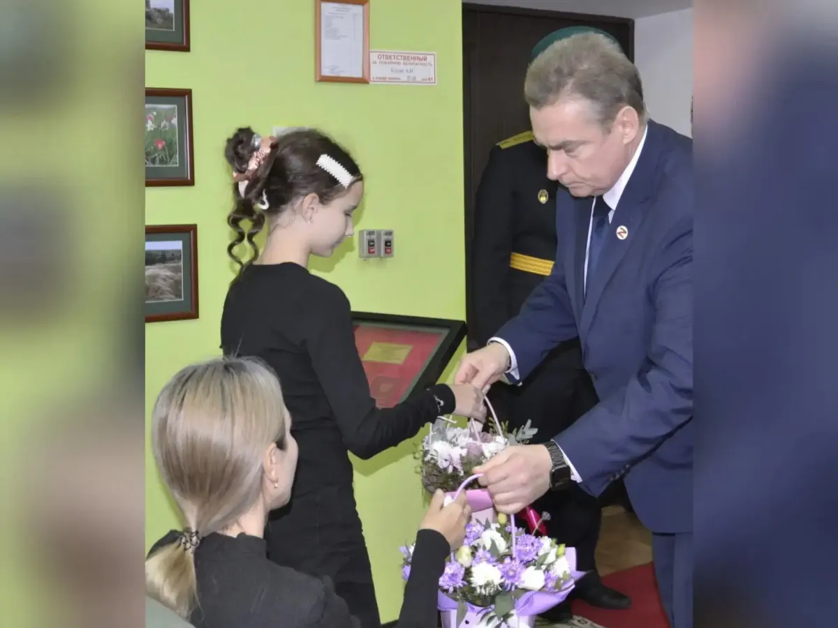 Семье погибшего пограничника передали орден Мужества