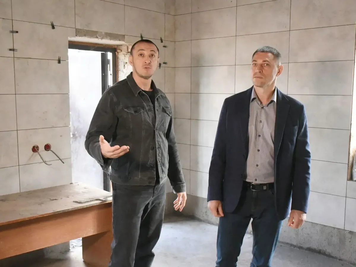 У спортшколы № 3 в Оренбурге продолжается благоустройство территории