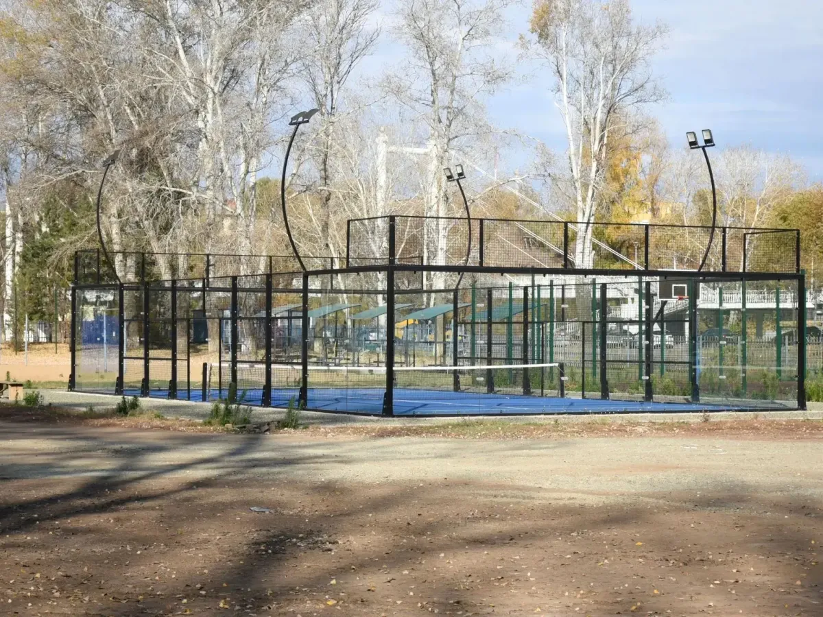 У спортшколы № 3 в Оренбурге продолжается благоустройство территории