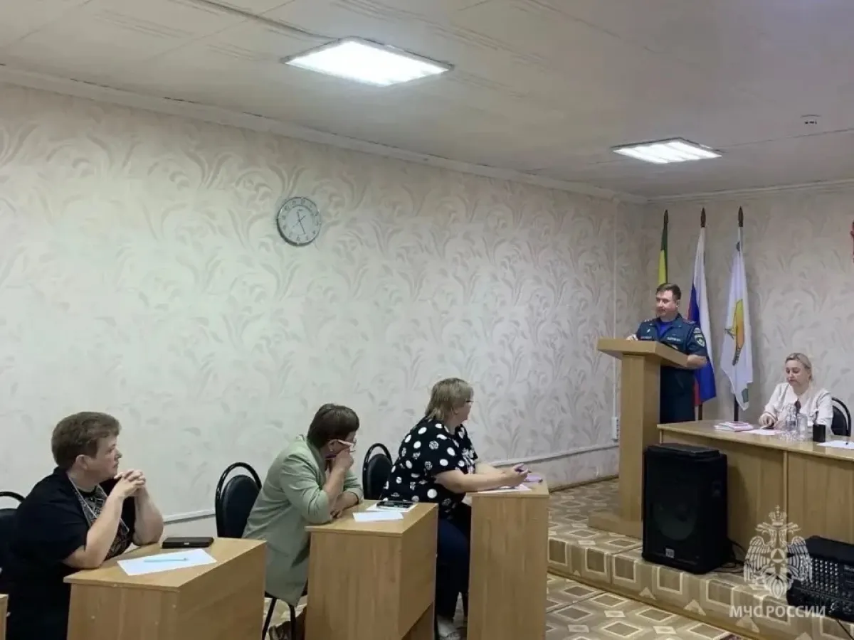 Сотрудники МЧС проверяют пожарную безопасность на избирательных участках в Пензенской области