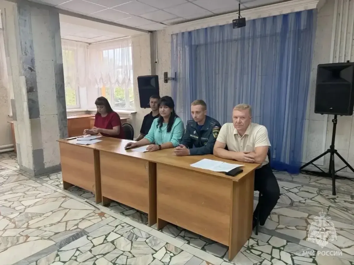 Сотрудники МЧС проверяют пожарную безопасность на избирательных участках в Пензенской области