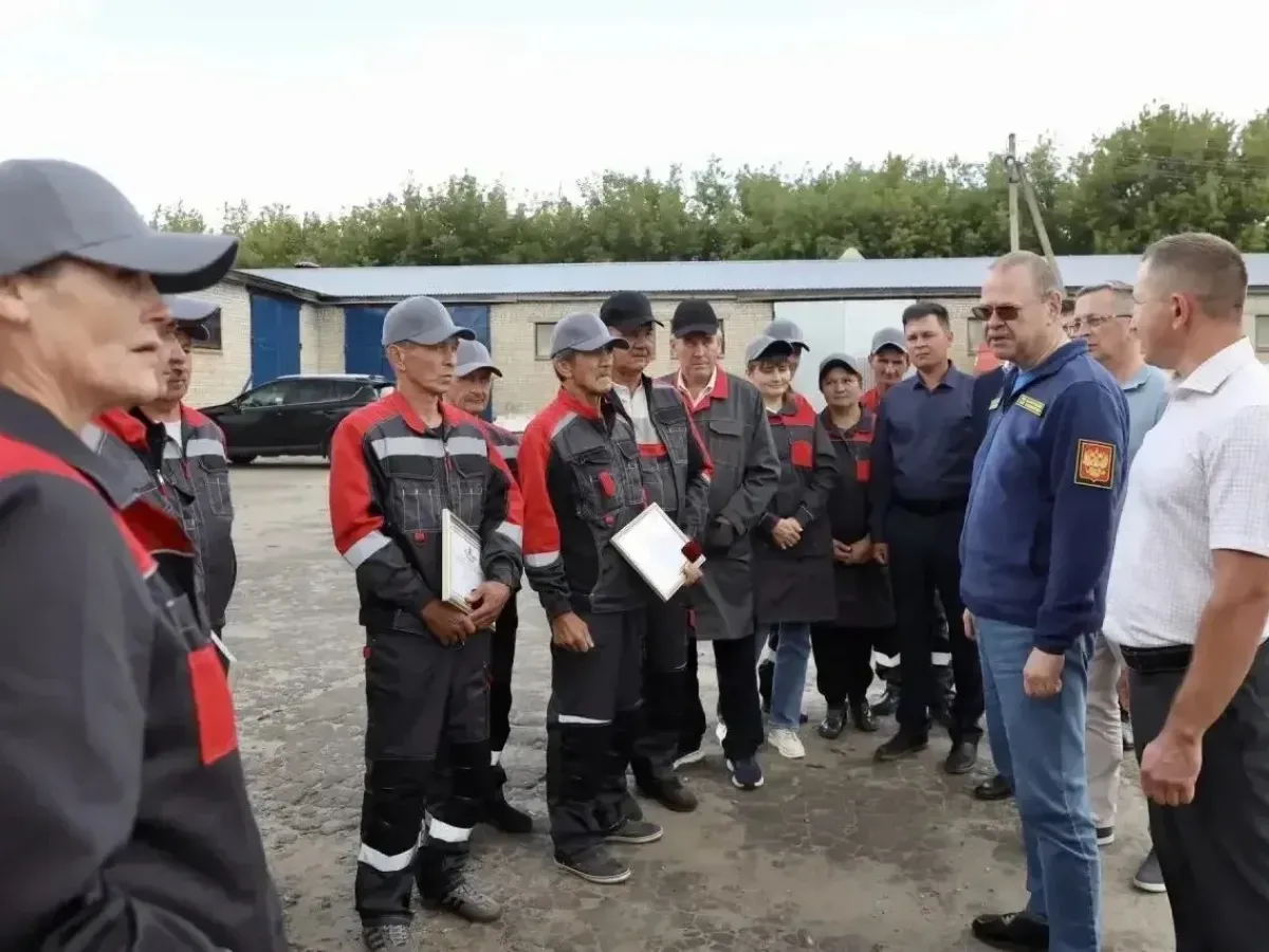 Олег Мельниченко посетил сельхозпредприятие «Искра-Агро» в Сосновоборском районе