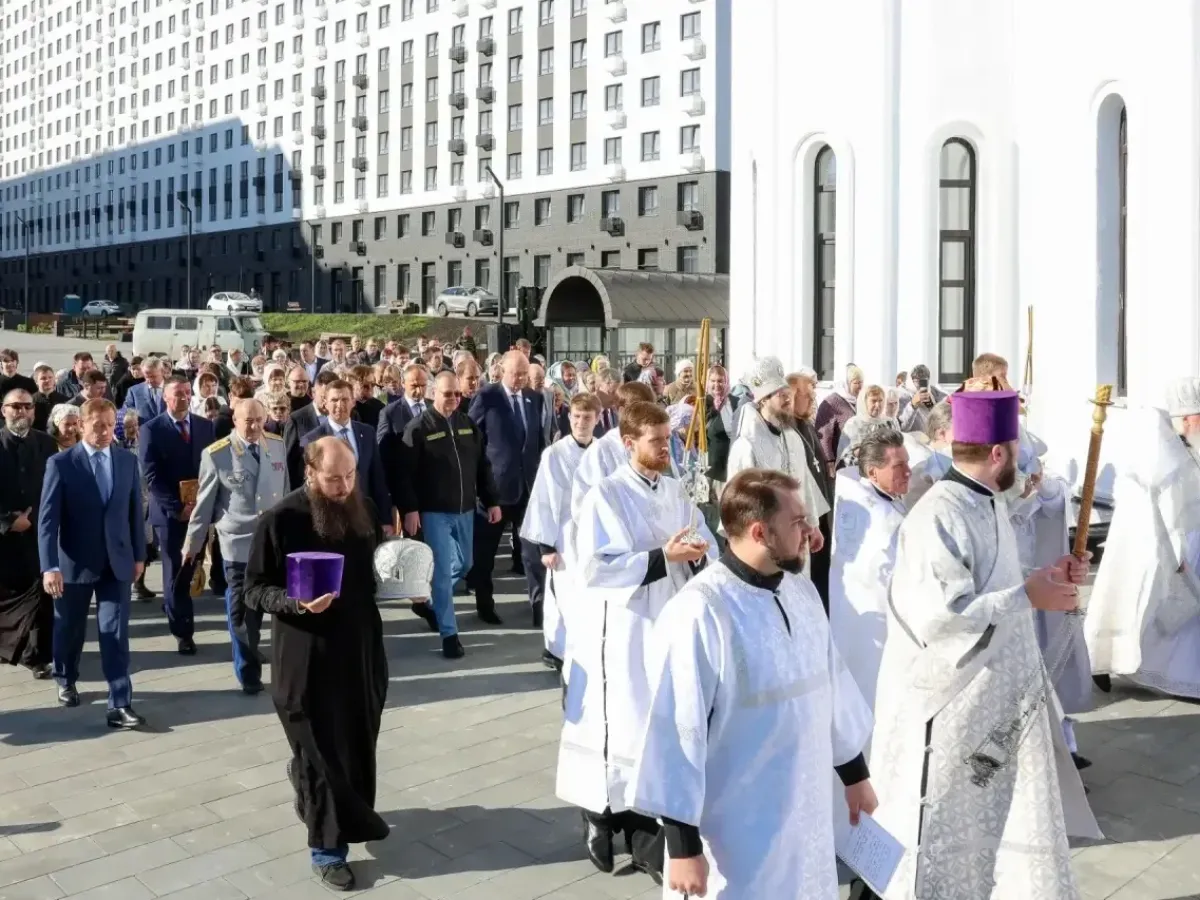 В Лугометрии после освящения храма поддержали идею мемориала защитникам Отечества