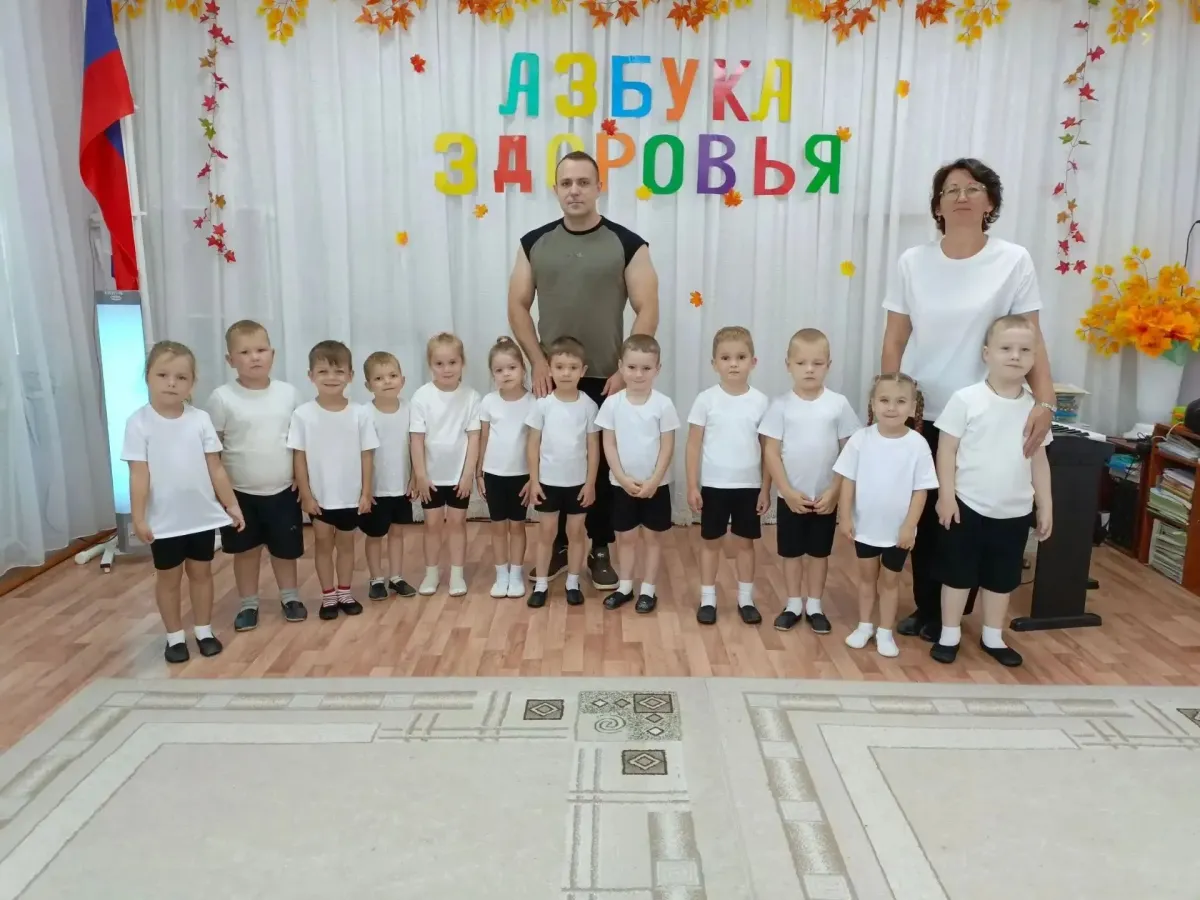 В детском саду Грабово отцы проводят утренние физкультурные занятия с воспитанниками