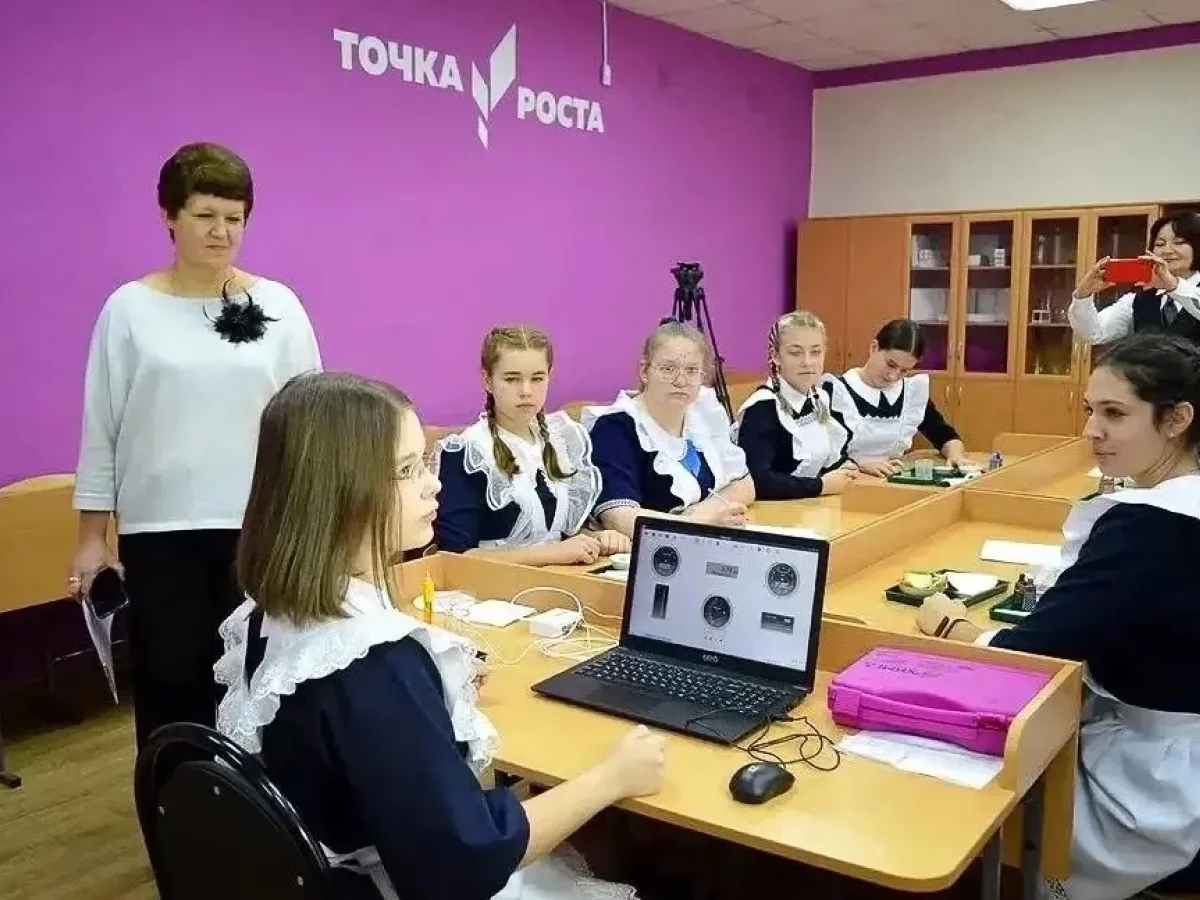 Олег Мельниченко поздравил педагогов с Днем учителя