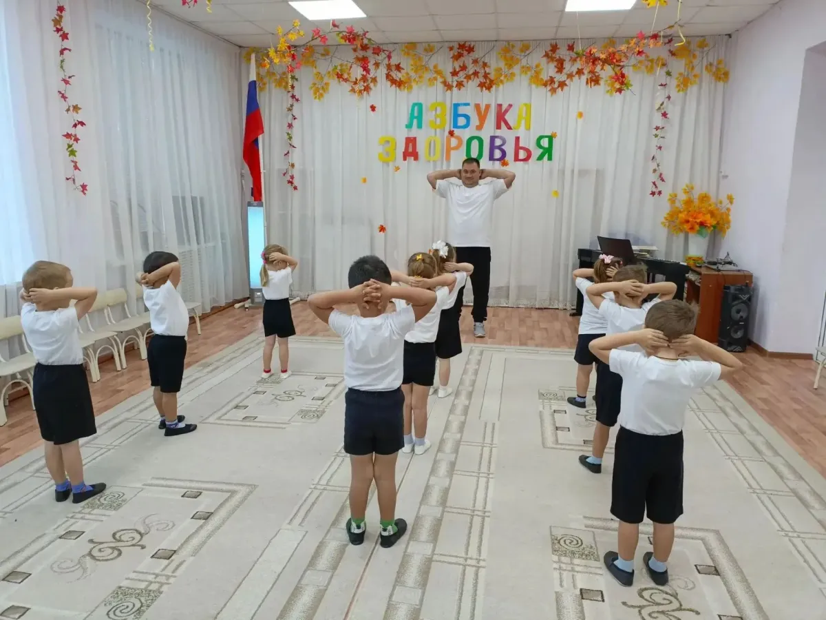 В детском саду Грабово отцы проводят утренние физкультурные занятия с воспитанниками