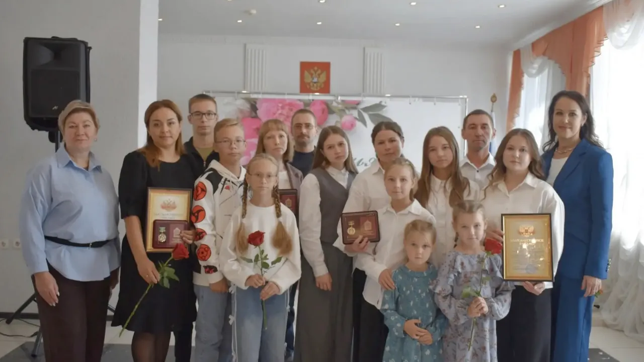 В Каменском районе многодетным мамам вручили медали «Материнская доблесть» — Пенза Сейчас