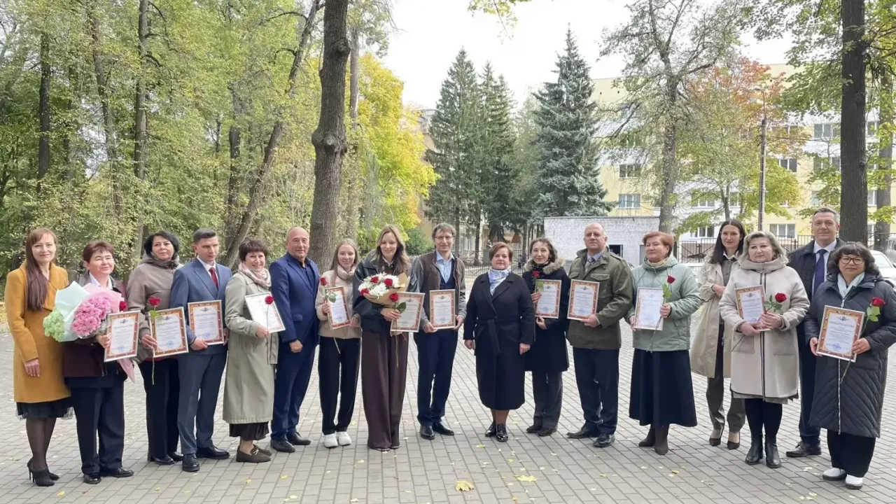 В Учительском сквере ПГУ представили обновлённую Галерею педагогической славы — Пенза Сейчас