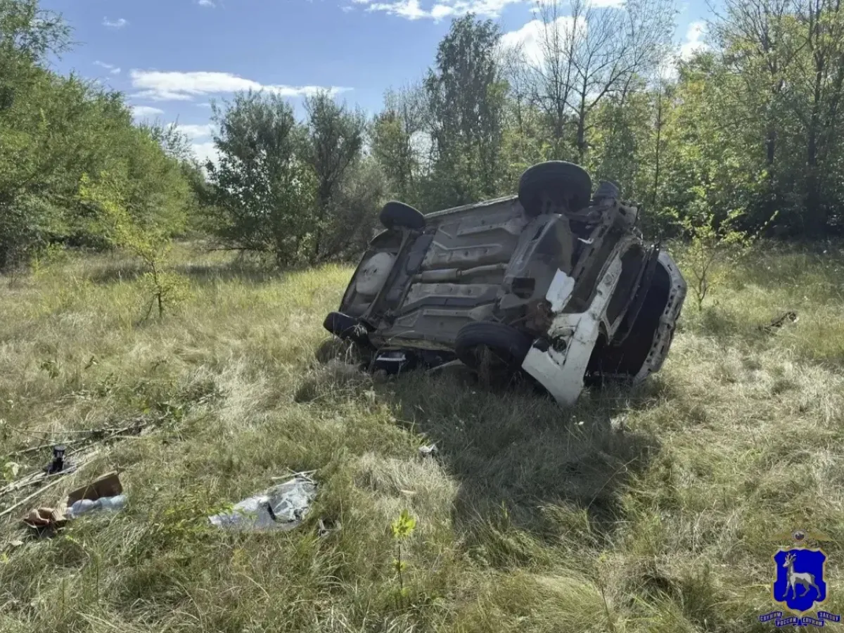 На автодороге А-300 в Самарской области водитель Lada Granta погиб после съезда в кювет