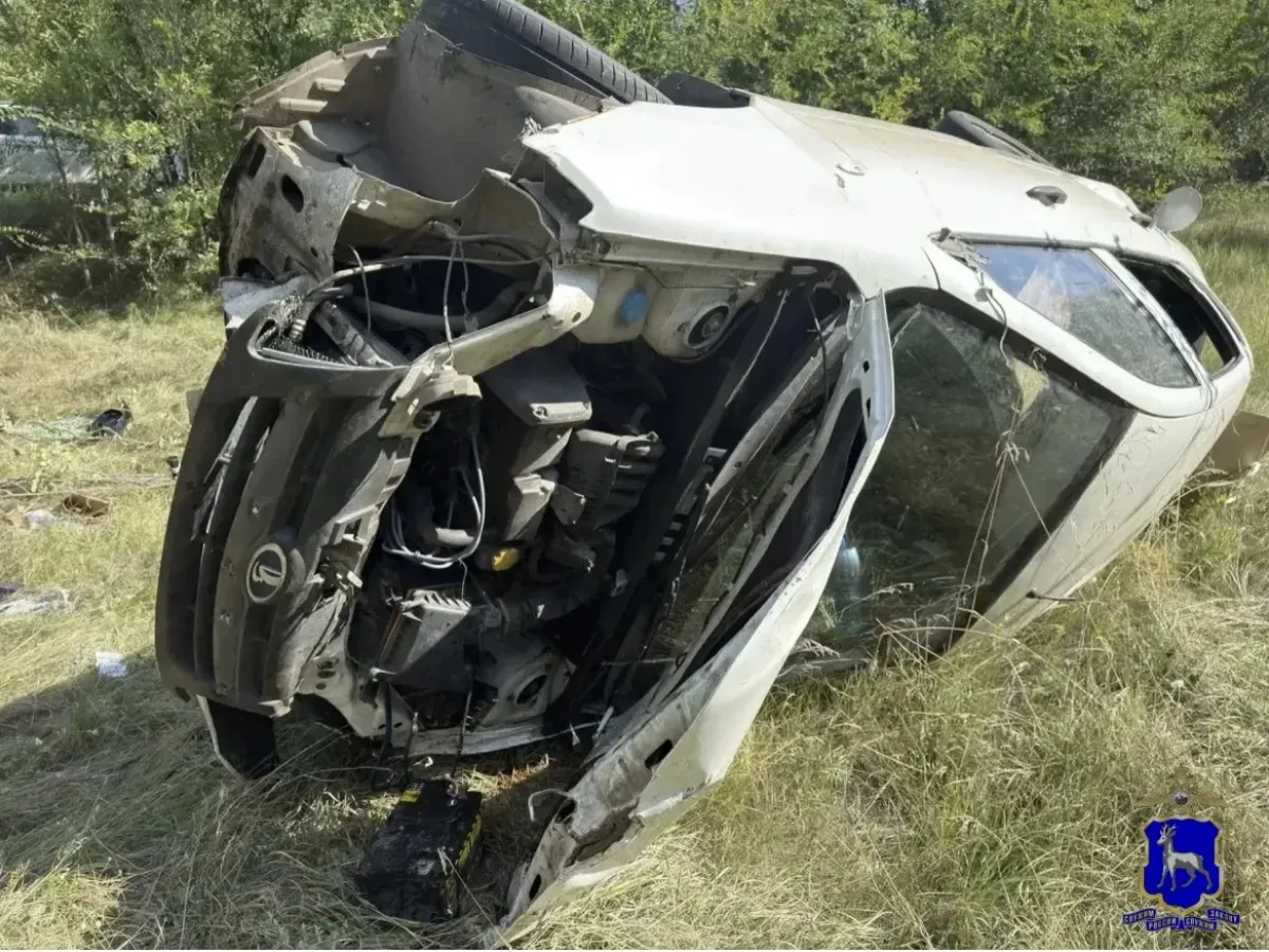 На автодороге А-300 в Самарской области водитель Lada Granta погиб после съезда в кювет