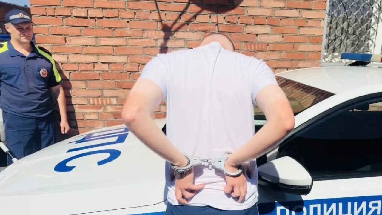 В Ставропольском районе пассажир такси выбросил пакет с наркотиками во время проверки ГАИ — Самара Сейчас
